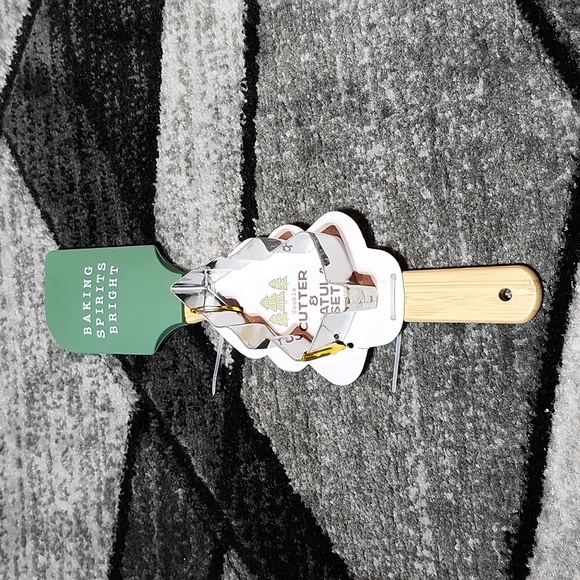 CHRISTMAS 🎄 STOCKING STUFFERS BOTTLE SOCK SPATULA SET HOLIDAYS SURVIVAL - Picture 2 of 14